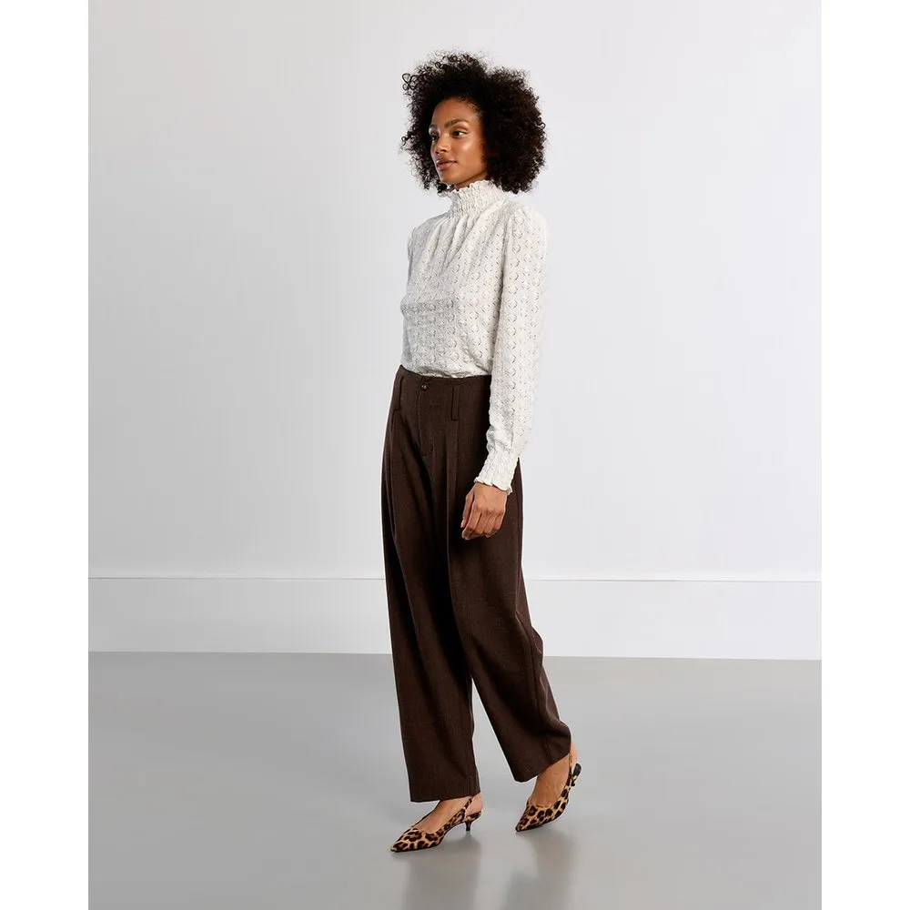 Pantalón de mujer largo tipo cullote detalle pliegues - Lili Sidonio - FashionsVida