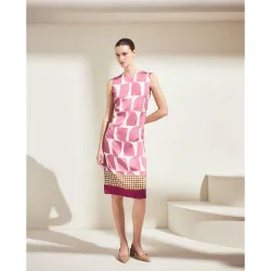 Vestido sin mangas con cuello caja y estampado de pañuelo