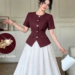 Conjunto de top con cuello redondo y botones metálicos & falda acampanada M