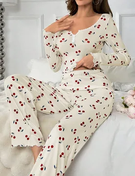 Conjunto de pijama de manga larga con cuello de volantes con estampado de cerezas, detalles cómodos y elegantes, ropa de otoño e invierno - Shein - FashionsVida