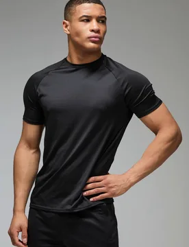 Herren Herren Active Leichtes Essentials Gym Regular Fit Raglan T-Shirt Black Größe XS - boohooMAN - FashionsVida