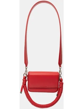 Bolso con doble cadena modelo PANTONE - Olivia Mareque - FashionsVida