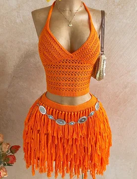 Conjunto de 2 piezas con top corto con cuello en V y espalda anudada, y minifalda con flecos, adecuado para fiesta, Navidad, cita, discoteca, estilo b - Shein - FashionsVida