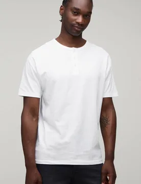 Herren Großes Essential Schmal Geschnittenes Henley-Oberteil White Größe Medium - boohooMAN - FashionsVida