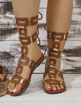 Sandalias de verano para mujer de estilo romano, de nueva moda, con diseño de cordones, abertura en los dedos, hueco y remaches incrustados, cómodas - Shein - FashionsVida