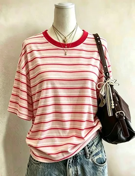 Camiseta de mujer de estilo minimalista casual de los años 70 con estampado digital de rayas rojas y blancas, corte oversize, largo medio, cuello red - Shein - FashionsVida