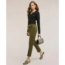 Chaqueta de mujer de punto corta dos bolsillos aplicados en el pecho con solapa y botón