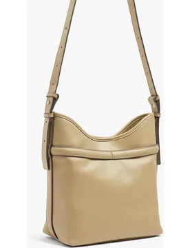 Bolso de hombro con detalle de cinturón y cierre imantado en liso - Parfois - FashionsVida