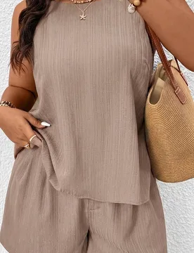 Conjunto de 2 piezas de camiseta sin mangas con abertura y pantalones cortos de unicolor para tallas grandes 3XL - Shein - FashionsVida