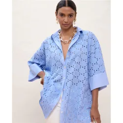 Camisa oversize con bordado suizo