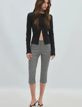 Strickjacke mit Schulterpolstern Schwarz L - Stradivarius - FashionsVida