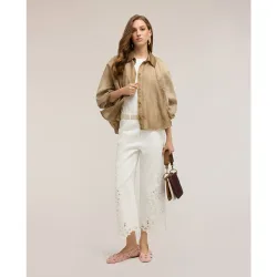 Pantalones de mujer cropped con bordados sangallo ajuste barrel cintura alta