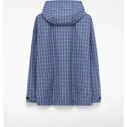 Chaqueta de hombre con capucha ajustable y bolsillos de plastrón
