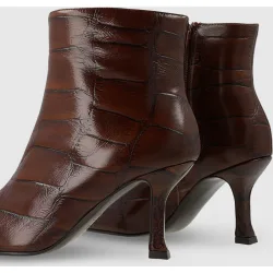 Botines de tacón de mujer en pie grabada de color negro