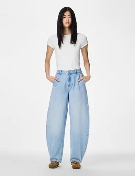 Vaquero denim barrel fit de mujer de tiro medio - Pieces - FashionsVida