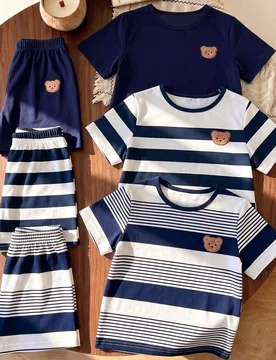 Conjuntos de Camiseta de Manga Corta con Cuello Redondo y Estampado Gráfico de la Serie de Osos de Moda para Niños, con Pantalones Cortos a Rayas de - Shein - FashionsVida