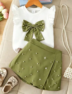 Conjunto de 2 piezas para niñas de 4-7 años con top de cuello redondo, mangas de mariposa con decoración de lazo dulce y cuentas, y shorts de cintu - Shein - FashionsVida