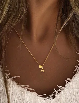Pieza Nuevo collar con colgante de corazón con letra clásica de acero inoxidable, para mujer J - Shein - FashionsVida
