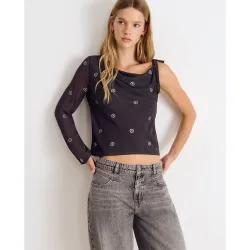 Blusa de mujer con tachas de flores