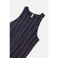 Vestido de punto con manga sisa y corte semientallado