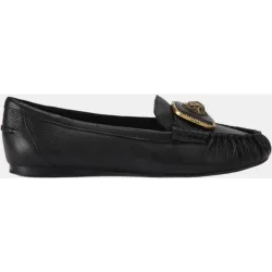 Mocasín de mujer en piel negra con detalle metálico