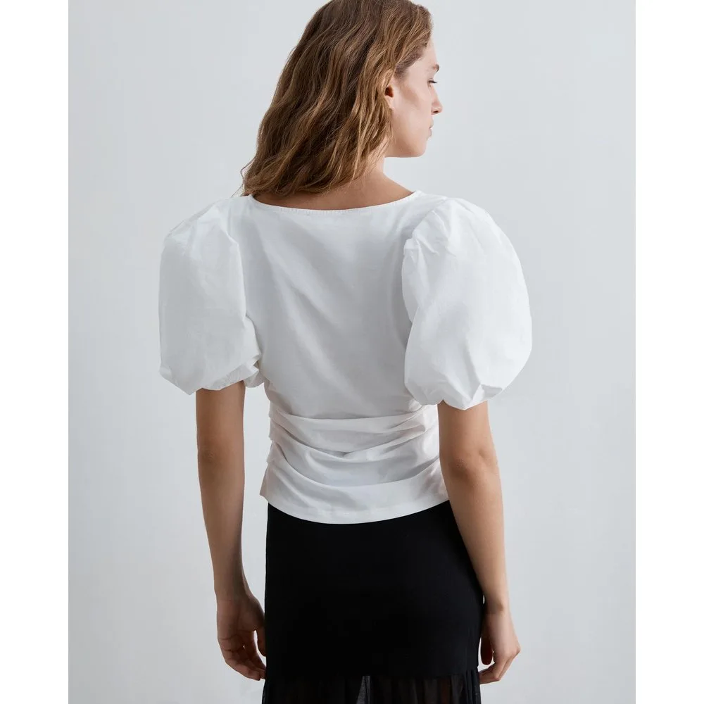 Top de mujer de manga corta y escote drapeado - Scalpers - FashionsVida