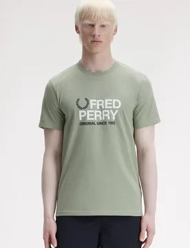 Camiseta de hombre de manga corta con logotipo gráfico - Fred Perry - FashionsVida