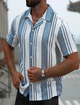 Camisa de manga corta a rayas casual para hombres, de diseño versátil y a la moda, con cuello, diseño de botones delanteros completos, adecuada par - Shein - FashionsVida