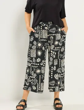 Women's Printed Textured Culottes in Black Size: 18 - Black - Size: 18 - Yours - FashionsVida