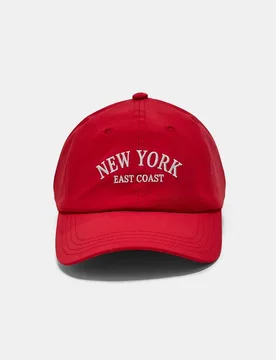 Besticktes New York Basecap Rot OS - Stradivarius - FashionsVida