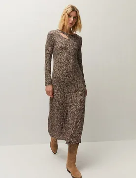 Vestido largo con detalle cut-out delantero y escote redondo - System Action - FashionsVida