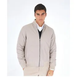 Chaqueta de hombre en oscuro