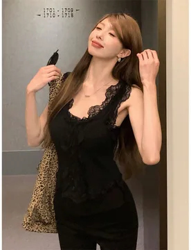 Camiseta de tirantes con encaje minimalista y sexy, top corto de punto para capas, estilo coreano elegante para primavera/verano y vuelta al colegio, - Shein - FashionsVida