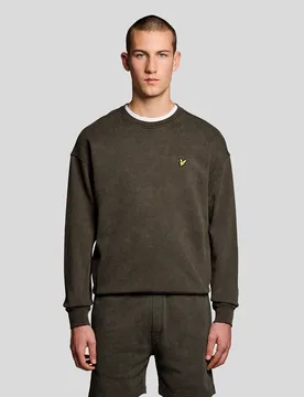 Men's Heavy Wash Cotton Sweatshirt in Black - Lyle & Scott - FashionsVida