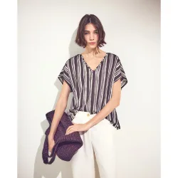 Camiseta de mujer con manga corta y estampado étnico
