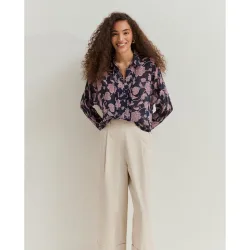 Blusa de mujer con estampado floral