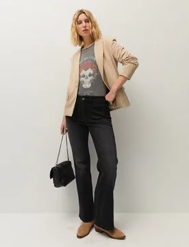 Pantalón vaquero de mujer tipo flare con bolsillos delanteros - System Action - FashionsVida