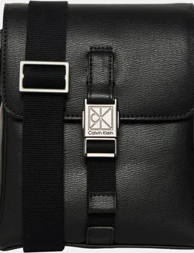 Bandolera con cierre de solapa - Calvin Klein - FashionsVida