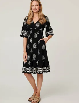 Women's Border Print Ruched Knee Length Dress in Black Size: 8 - Black - Size: 8 - Izabel London - FashionsVida