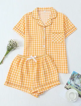 Conjunto de pijama de 2 piezas para mujer talla grande, top de manga corta con cuello de solapa y estampado de cuadros, y shorts con lazo, cómodo, pr - Shein - FashionsVida