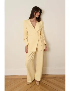 Blazer de mujer de tejido sarga y corte recto - Bimani - FashionsVida