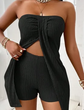 Conjunto de top sin tirantes y shorts de unicolor con diseño de tela texturizada y detalle de nudo delantero, adecuado para ocio en casa, vacaciones - Shein - FashionsVida