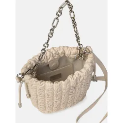 Bolso de mano estilo saco de piel en relieve y correa bandolera ajustable