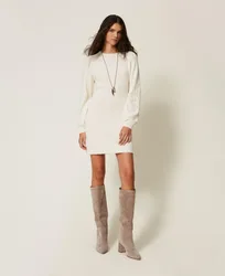 Robe courte en maille avec broderie