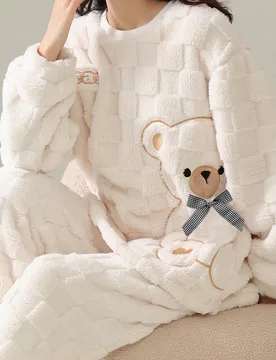 AICJ Sleepwear] Conjunto de pijama de lana suave con rayas lindas, conjunto de pijama de franela de lana con patrón de oso, cómodo, grueso, cálido - Shein - FashionsVida