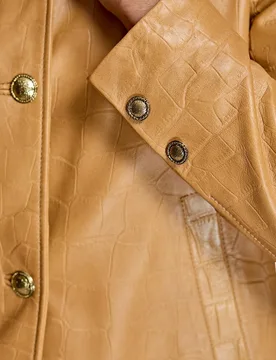 Cazadora de mujer de piel grabada con cuello camisero - Maximilian - FashionsVida
