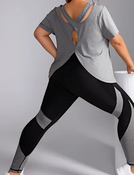 Conjunto deportivo para mujer de talla grande con camiseta de manga corta con espalda calada de unicolor y leggings con panel de contraste 3XL - Shein - FashionsVida