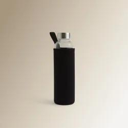 Botella de agua con funda de neopreno