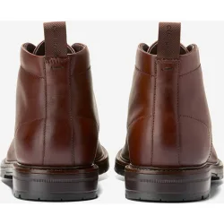 Botines de hombre confeccionados en cuero impermeable