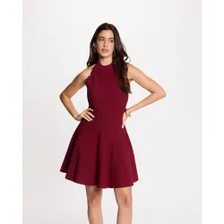 Vestido corto de punto evasé sin mangas